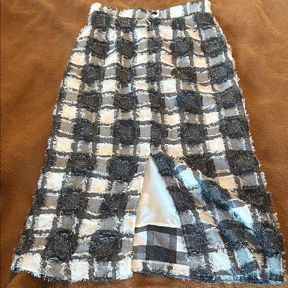 Chic Black and White Checkered Skirt - Picture 10 of 14